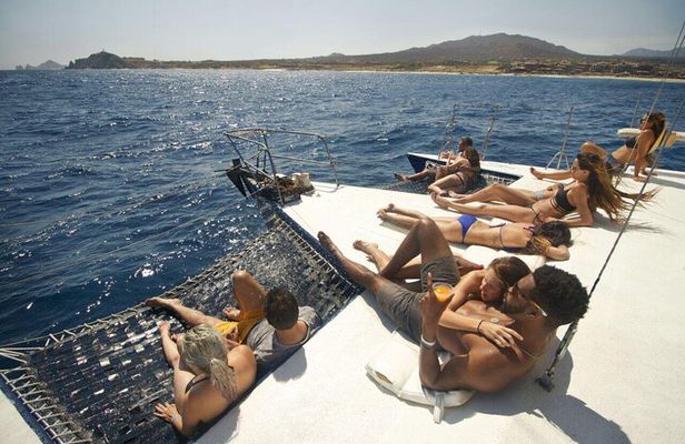 2.15 Hour Sunset Tour on Catamaran in Cabo San Lucas