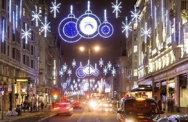 Magical Christmas Lights in London: Private Black Cab Tour