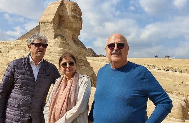 Private Tour to Giza Pyramids, Sphinx, and Valley Temple with Lunch