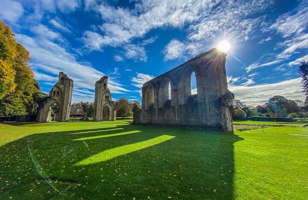 Private Day Tour to Stonehenge and Glastonbury 