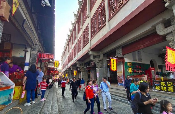 Private Tour: Daxu Village and Crown Cave Along Li River from Guilin