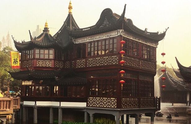 Private Tour: Yuyuan Garden, Chenghuangmiao Temple, Local Market
