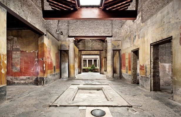 Small-Group Tour in Pompeii with a Real Archeologist, ticket included 