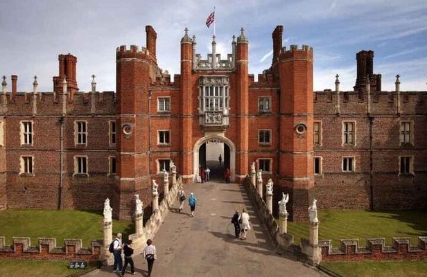 Private Guided Tour of Hampton Court Palace