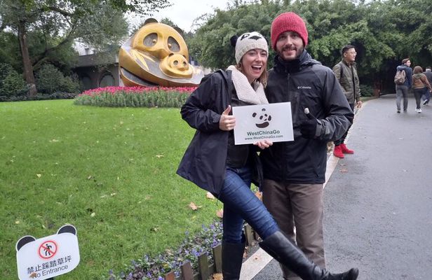 All Inclusive Private Trip to Chengdu Giant Panda Base and Leshan Giant Buddha