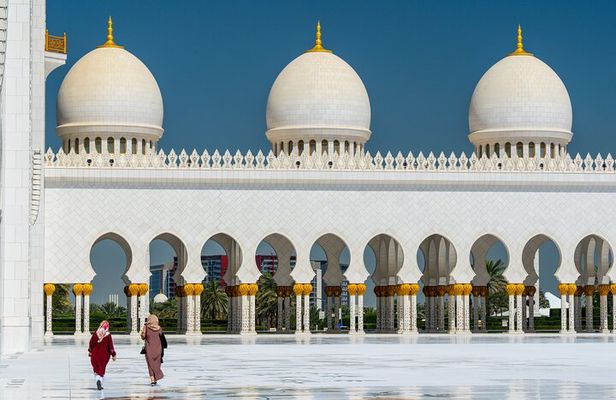 Semi-Private Abu Dhabi Guided Cultural Tour with Lunch