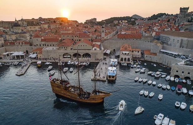 Dubrovnik Old Town Walking Tour and Cruise with Karaka