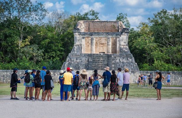 Chichen Itza Early Access & Catamaran to Isla Mujeres