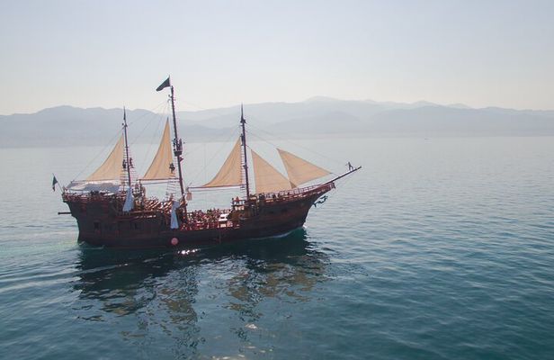 Pirate Ship Premium Dinner Cruise with Show