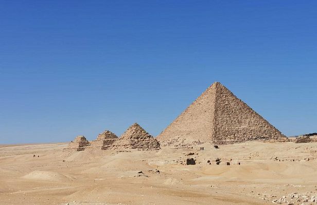 Private Tour to Giza Pyramids, Sphinx with Camel Ride and Lunch