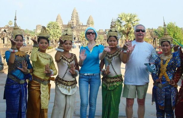 6-Day Private Cambodia Tour to Angkor Wat in Siem Reap and Phnom Penh