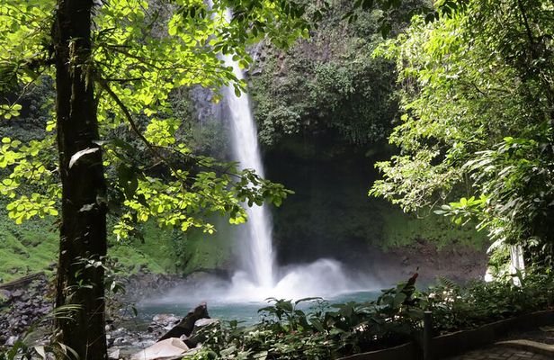 Full day Tour with Hanging Bridges, Waterfall and Volcano Hike