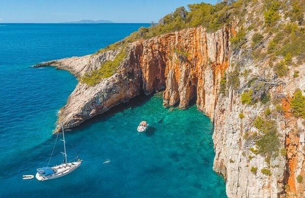 Hvar and Red Rocks - Private boat tour from Split or Trogir