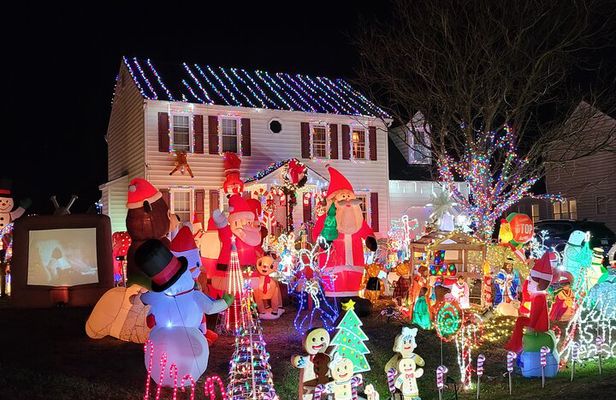 Half-Day Holiday and Tacky Lights Tour in Richmond