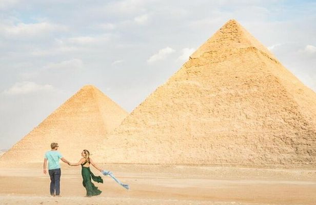 Full-Day Private Tour to Giza Pyramids and the Egyptian Museum