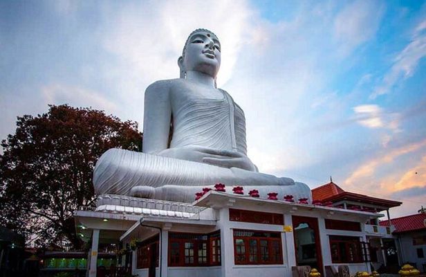 Tuk Tuk ride to giant buddha statue in Kandy
