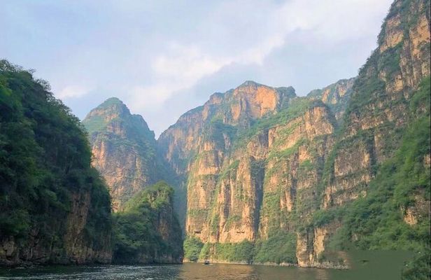 Beijing Outskirts Tour to Long Qing Gorge (cruise) and Ding Tomb 