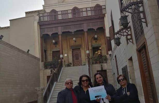 Cairo Stopover Day Tour to Giza Pyramids And Egyptian Museum & Old Cairo