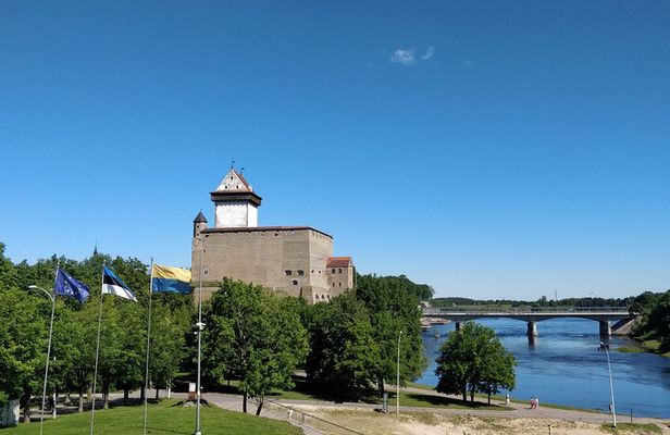 Go East – Private 1 Day Trip to Russian Border