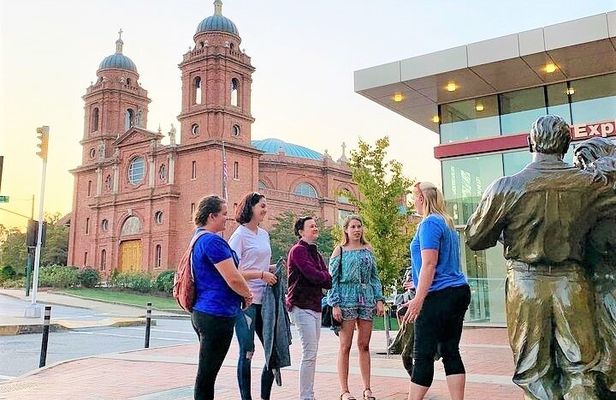 Downtown Asheville Tip-Based Sightseeing Walking Tour 