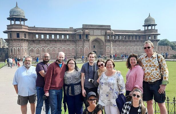 From Delhi: Private Day Tour to Taj Mahal & Agra Fort