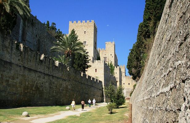 Rhodes Shore Excursion: Private Lindos and Rhodes Old Town Tour
