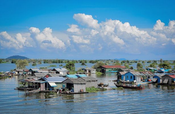 Guided Floating Village Boat Tour in Siem Reap