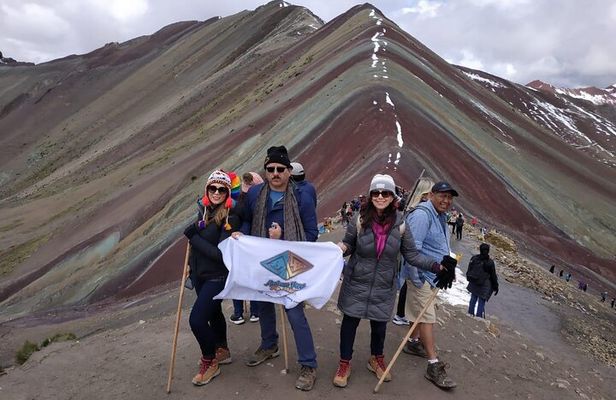 Mountain of colors Vinincnever full day tour