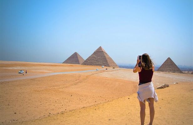 Private Pyramids of Giza and Memphis Full-Day Tour