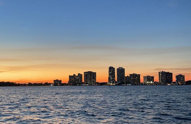 Private Moon-Watch Boat Cruise in Fort Lauderdale