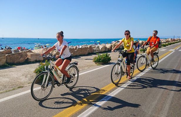 Pisa tour by bike : The Road To The Sea