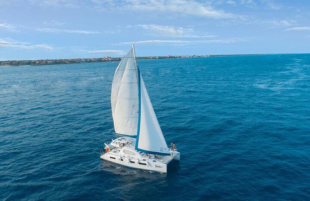 Half-Day Luxury Sailing Experience in Tulum with Open Bar