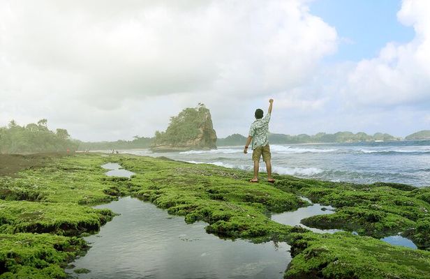 1 Day - Malang Beaches and Island Hopping // 06:30 - 17:30