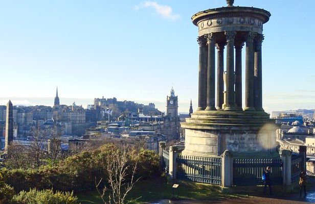 Private 4 Hour Tour of Edinburgh in a Spacious 6-seater Mercedes