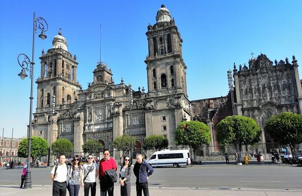 PRIVATE TOUR Historic Center, Xochimilco, Coyoacan and San Angel.