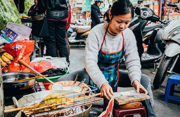  PRIVATE Hoi An Street Food Walking Tour on afternoon or Night