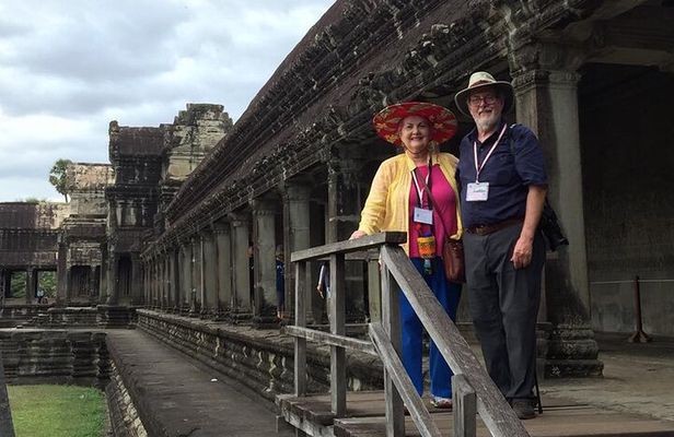 Sun Set in Angkor Wat, explore Bayon, Ta Prohm & Street Food