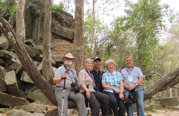 Private Tour to Beng Mealea, Banteay Srei and Floating Village