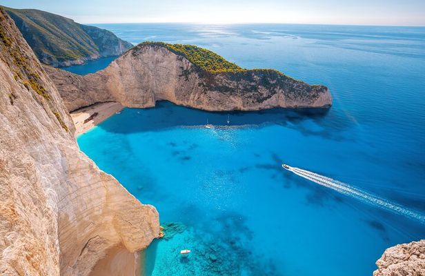 Private Boat Tour around Shipwreck and Agios Nikolas in Zante