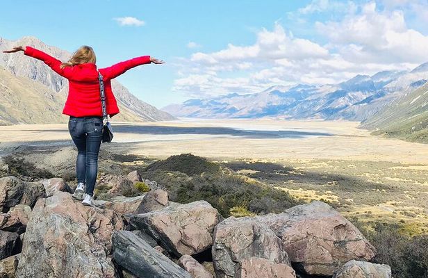 Queenstown to Christchurch One-Way Tour via Mt Cook & Lake Tekapo