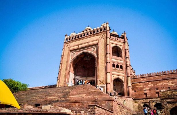 Abhaneri Step Well & Fatehpur Sikri Tour with Agra To Jaipur Drop- All Inclusive