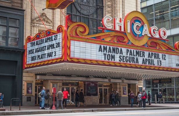 Chicago Architecture & Highlights with Local Treat
