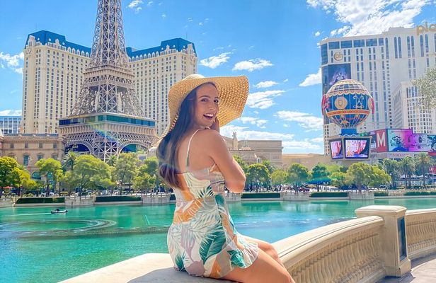 Las Vegas Walking Tour with Photo Taking