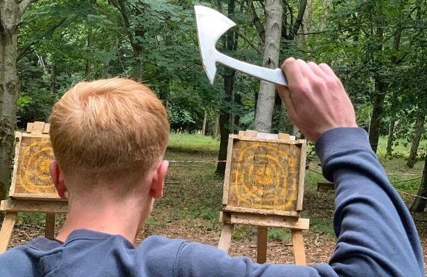 Rural axe throwing experience at FSO Notgrove