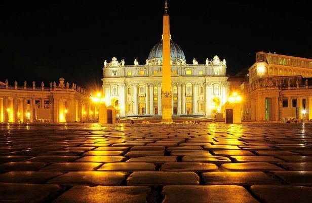 Romantic Rendezvous: Private Night Tour of Rome with Chauffeur