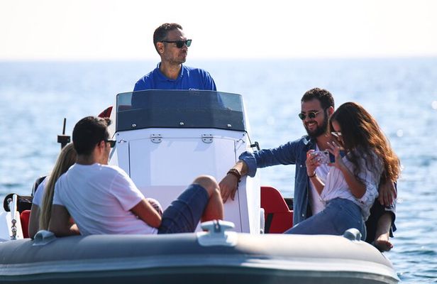 Full-Day Private Boat Tour Visiting Aegina