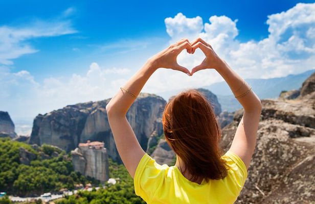 Meteora: Hiking Tour with Local Guide and Monastery Visit