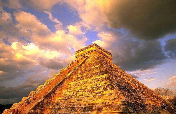 Chichén Itzá Kukulkan & Swim in 2 Cenotes