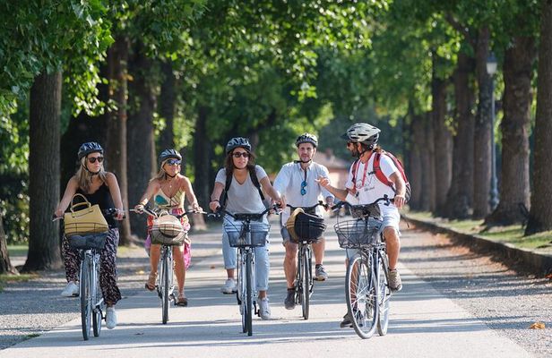 Lucca Bikes and Bites with food tastings for Small Groups or Private