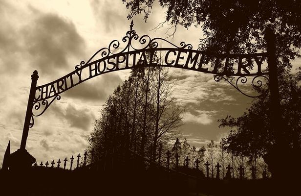New Orleans Cemetery and Paranormal Investigation Bus Tour